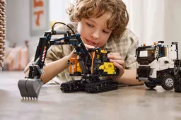 LEGO Volvo FMX Truck & EC230 Electric Excavator (42175) - afbeelding 10