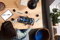 Porsche GT4 e-Performance racewagen - Afbeelding 10 van 12