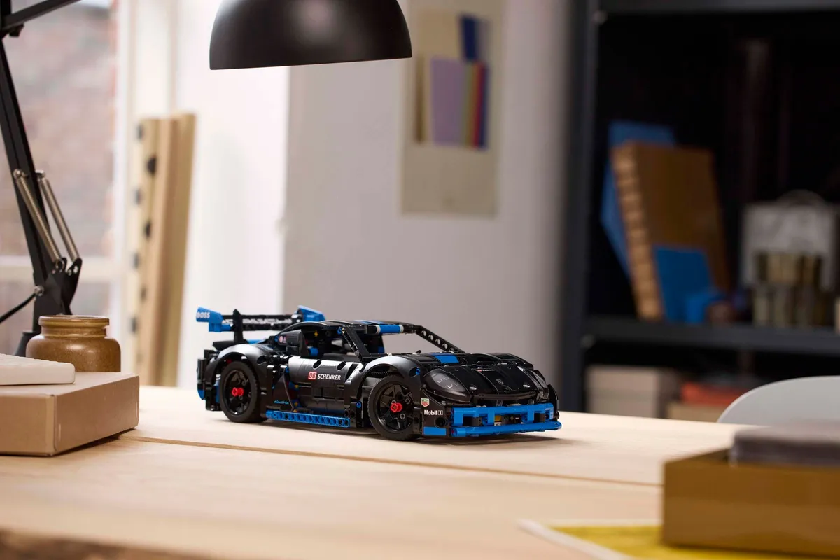 LEGO Porsche GT4 e-Performance Race Car (42176) - Bild 10