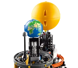 LEGO Planet Earth and Moon in Orbit (42179) - afbeelding 4