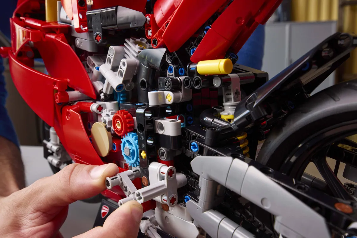 LEGO Ducati Panigale V4 S Motorcycle (42202) - Bild 6