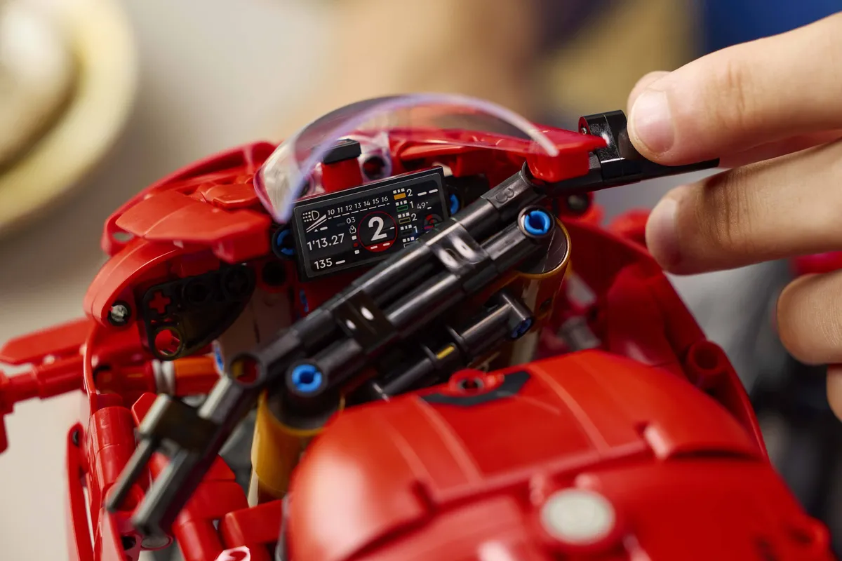 LEGO Ducati Panigale V4 S Motorcycle (42202) - Bild 7