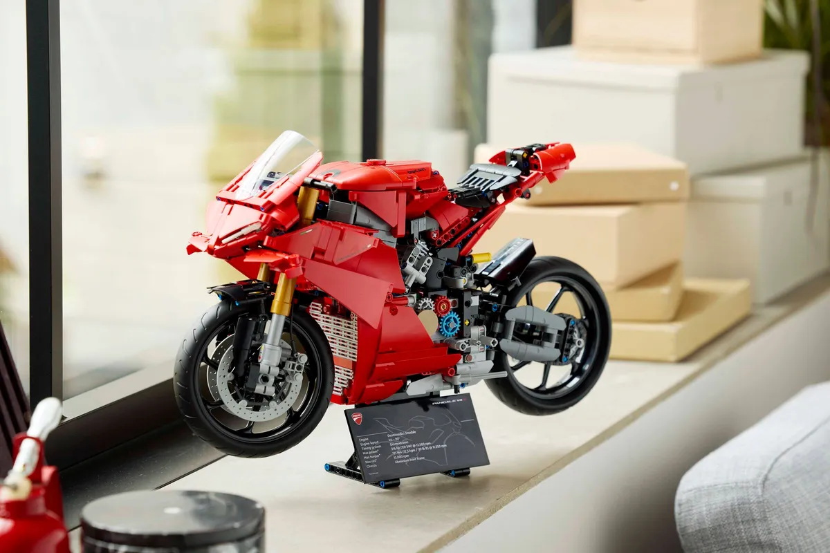 LEGO Ducati Panigale V4 S Motorcycle (42202) - Bild 8