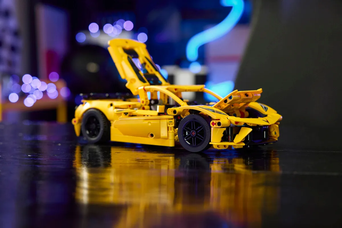 LEGO Chevrolet Corvette Stingray (42205) - Bild 8
