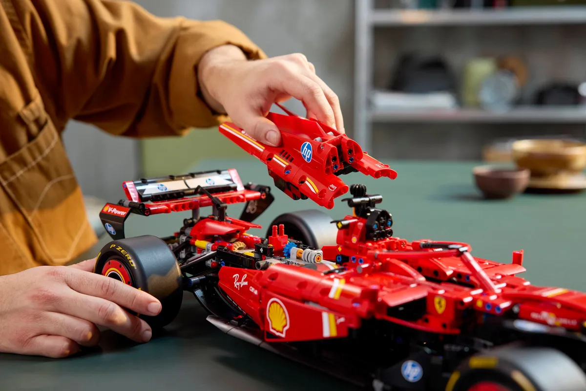 LEGO Ferrari SF-24 F1 Car (42207) - Bild 9