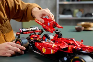 Ferrari SF-24 F1 auto van LEGO – productfoto 10 van 15