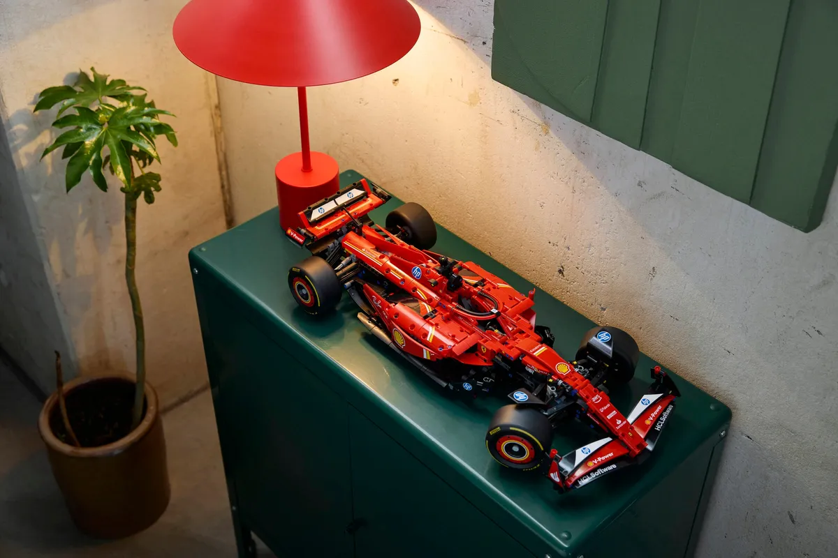 LEGO Ferrari SF-24 F1 Car (42207) - Bild 11