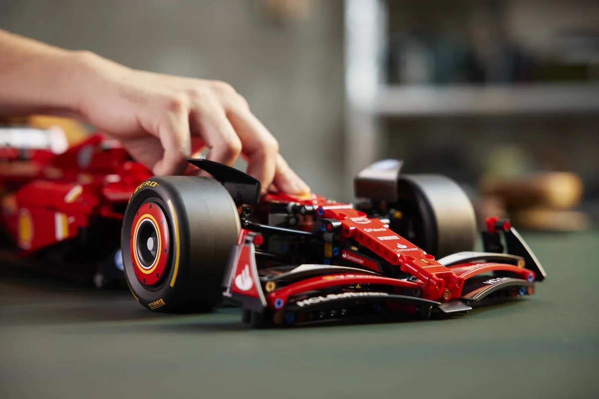 LEGO Ferrari SF-24 F1 Car (42207) - Bild 8