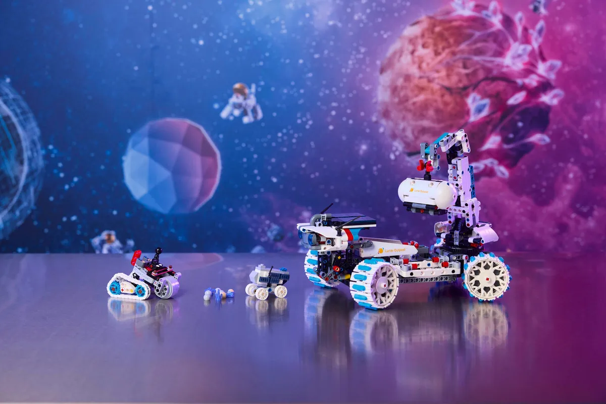 LEGO Lunar Outpost® Moon Rover Space Vehicle (42211) - Bild 9