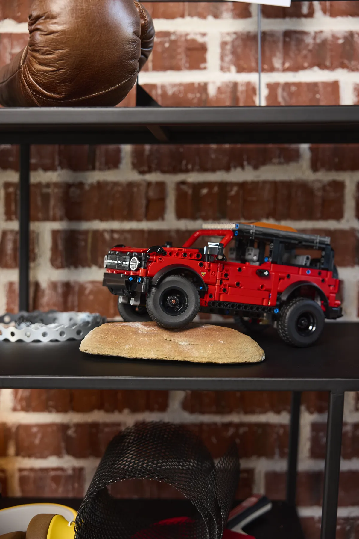 LEGO Ford Bronco® SUV (42213) - image 9
