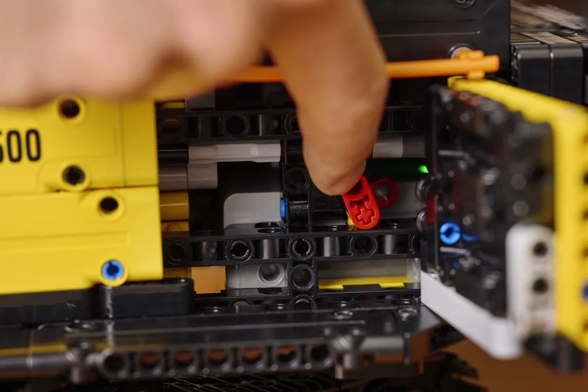 LEGO Volvo EC500 Hybrid Excavator (42215) - Bild 9