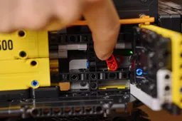 LEGO Volvo EC500 Hybrid Excavator (42215) - afbeelding 9