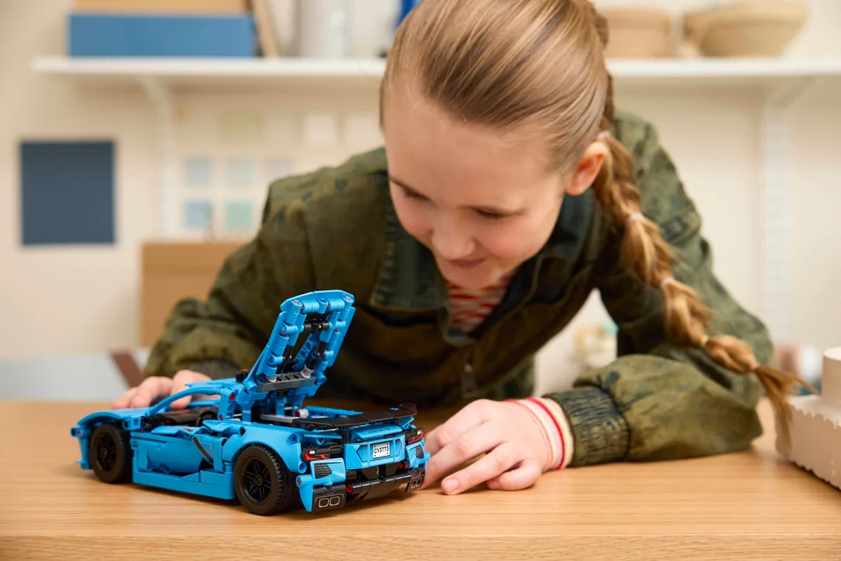 LEGO Chevrolet Corvette Stingray Blue (42217) - Bild 7
