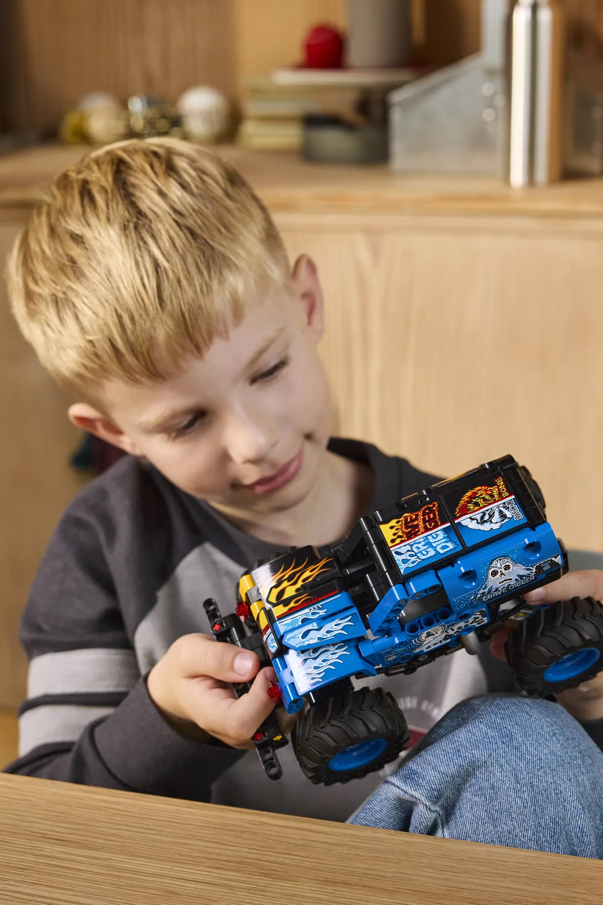 LEGO Monster Jam™ Grave Digger™ Fire and Ice (42219) - Bild 7