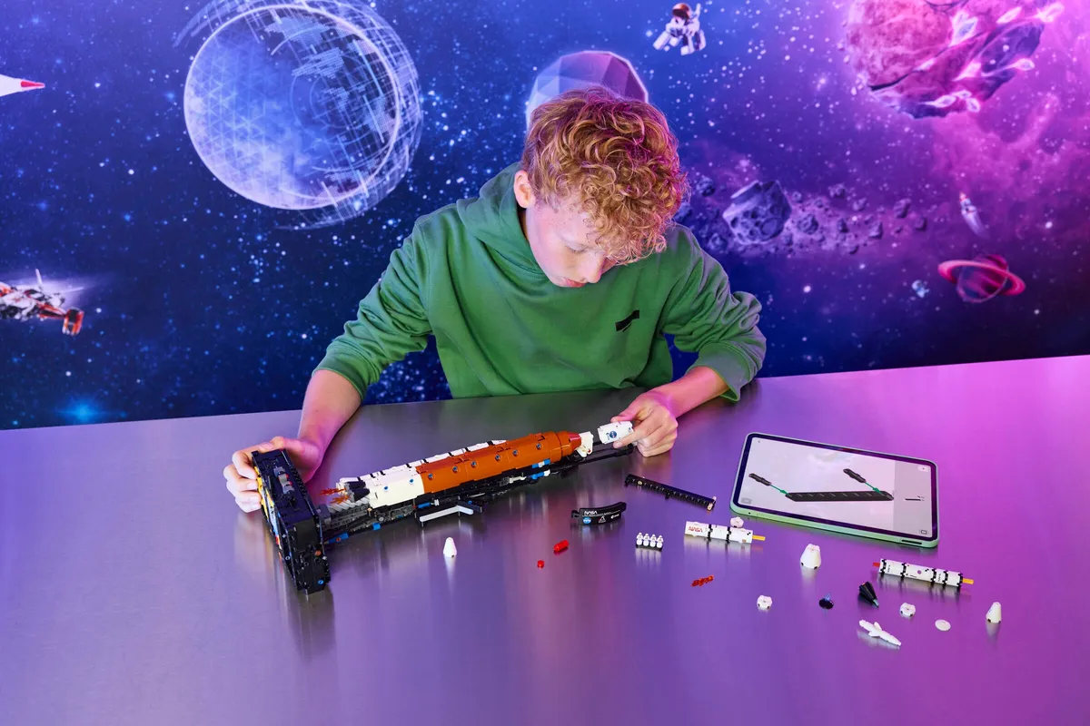 LEGO NASA Artemis Space Launch System Rocket (42221) - image 10