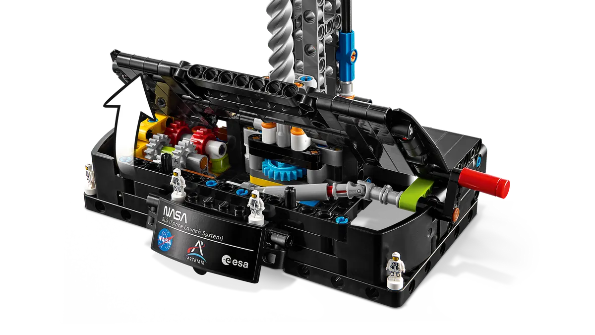 LEGO NASA Artemis Space Launch System Rocket (42221) - image 2