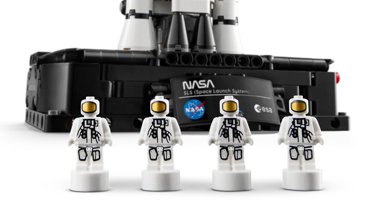 LEGO NASA Artemis Space Launch System Rocket (42221) - image 3