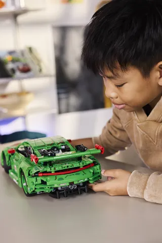 Porsche 911 GT3 R REXY AO Racing Car från LEGO – produktbild 11 av 12