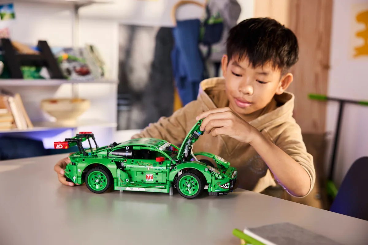 LEGO Porsche 911 GT3 R REXY AO Racing Car (42224) - afbeelding 7