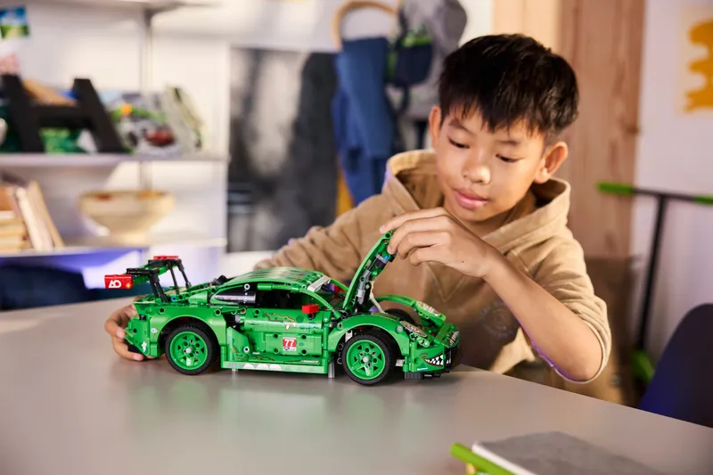 Porsche 911 GT3 R REXY AO Racing Car från LEGO – produktbild 8 av 12