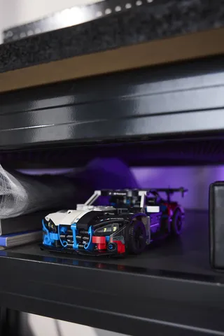 BMW M4 GT3 EVO Race Car von LEGO – Produktfoto 9 von 10