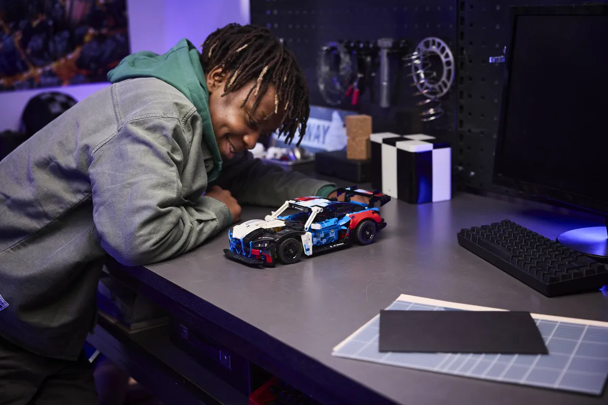 LEGO BMW M4 GT3 EVO Race Car (42226) - Bild 5