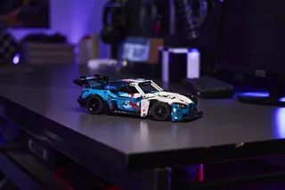 BMW M4 GT3 EVO Race Car von LEGO – Produktfoto 8 von 10