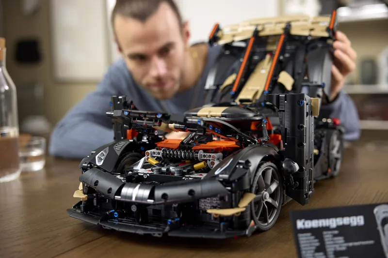 Koenigsegg Sadair's Spear Megacar från LEGO – produktbild 14 av 16
