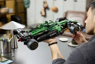 Aston Martin Aramco AMR25 F1® Car by LEGO – product photo 18 of 23