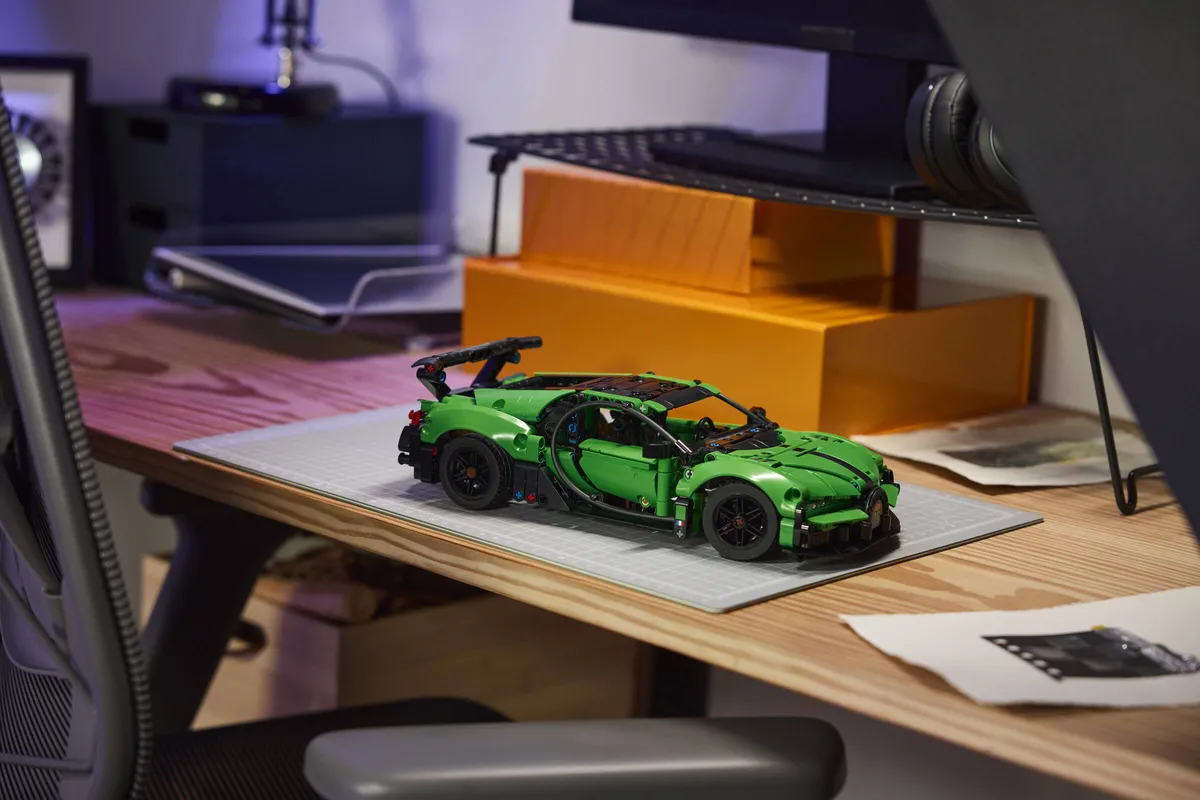 LEGO Green Bugatti Chiron Pur Sport Hypercar (42241) - Bild 11