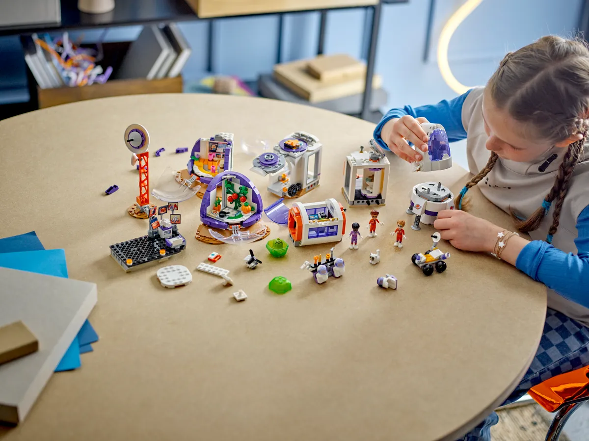 LEGO Mars Space Base and Rocket (42605) - image 11