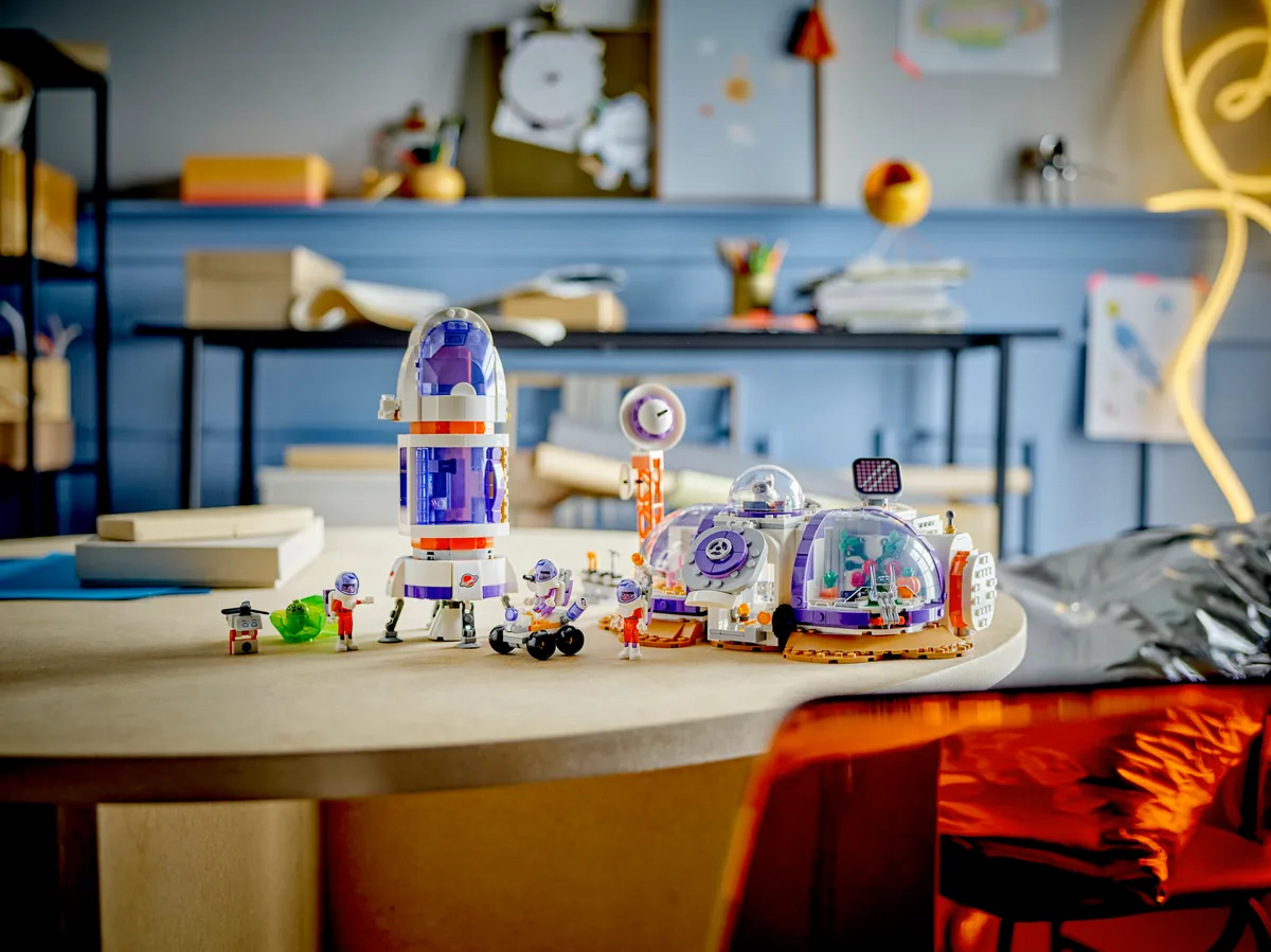 LEGO Mars Space Base and Rocket (42605) - image 12