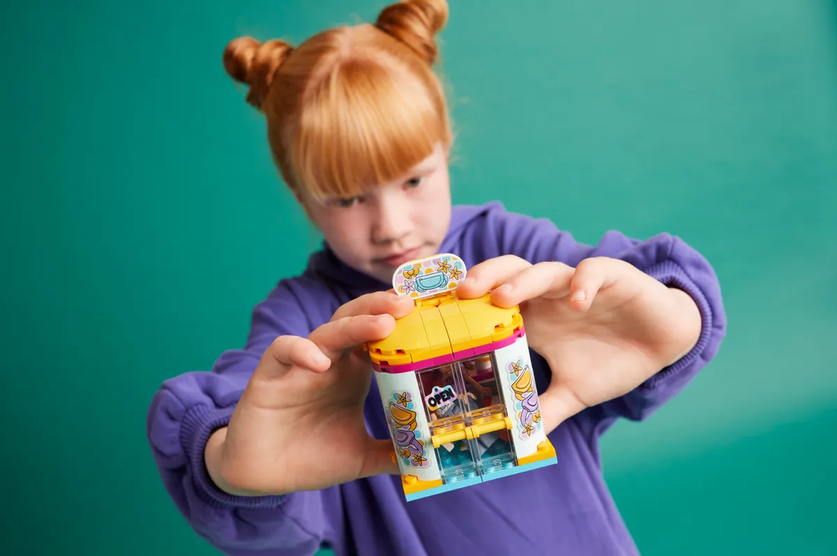 LEGO Tiny Accessories Store (42608) - image 6