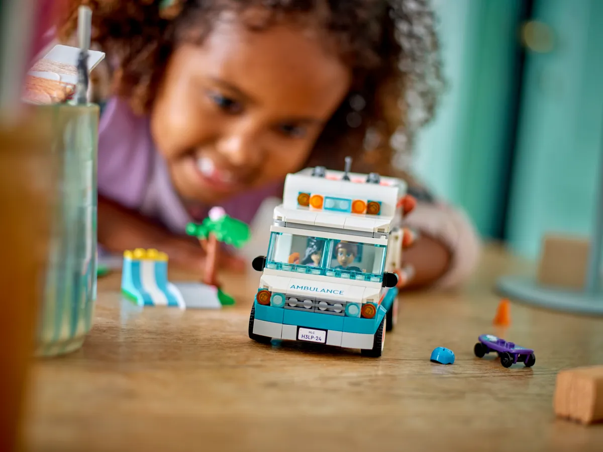 LEGO Heartlake City Hospital Ambulance (42613) - Bild 7