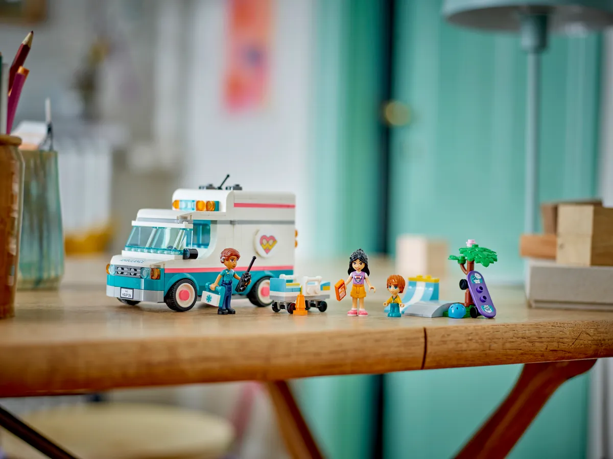 LEGO Heartlake City Hospital Ambulance (42613) - Bild 8