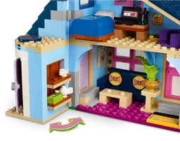 LEGO Olly and Paisley's Family Houses (42620) - image 3