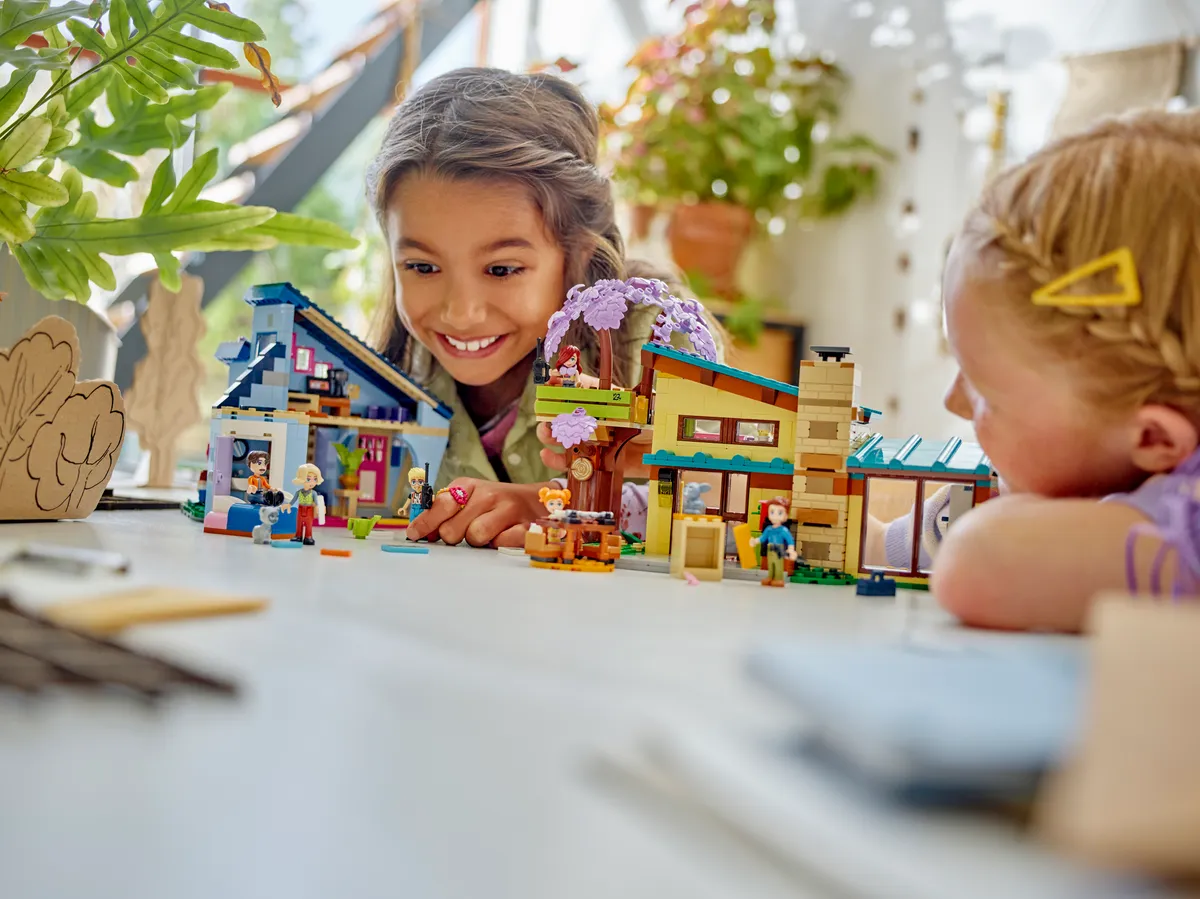 LEGO Olly and Paisley's Family Houses (42620) - Bild 8
