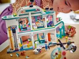 LEGO Heartlake City Hospital (42621) - image 10