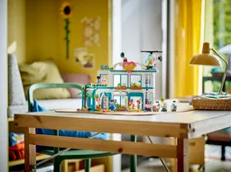 LEGO Heartlake City Hospital (42621) - image 11
