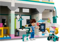 LEGO Heartlake City Hospital (42621) - image 3
