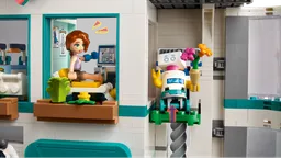 LEGO Heartlake City Hospital (42621) - image 6