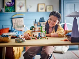 LEGO Castle Bed and Breakfast (42638) - image 7