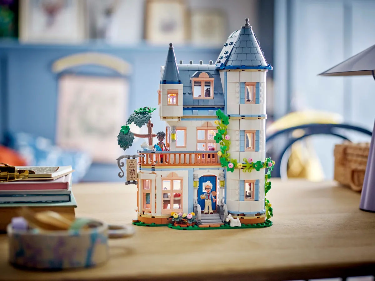 LEGO Castle Bed and Breakfast (42638) - Bild 9