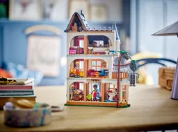 LEGO Castle Bed and Breakfast (42638) - image 10