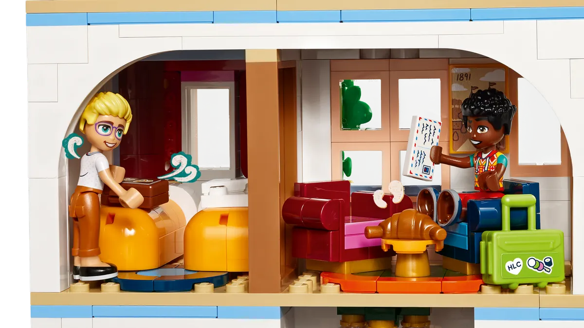 LEGO Castle Bed and Breakfast (42638) - Bild 2