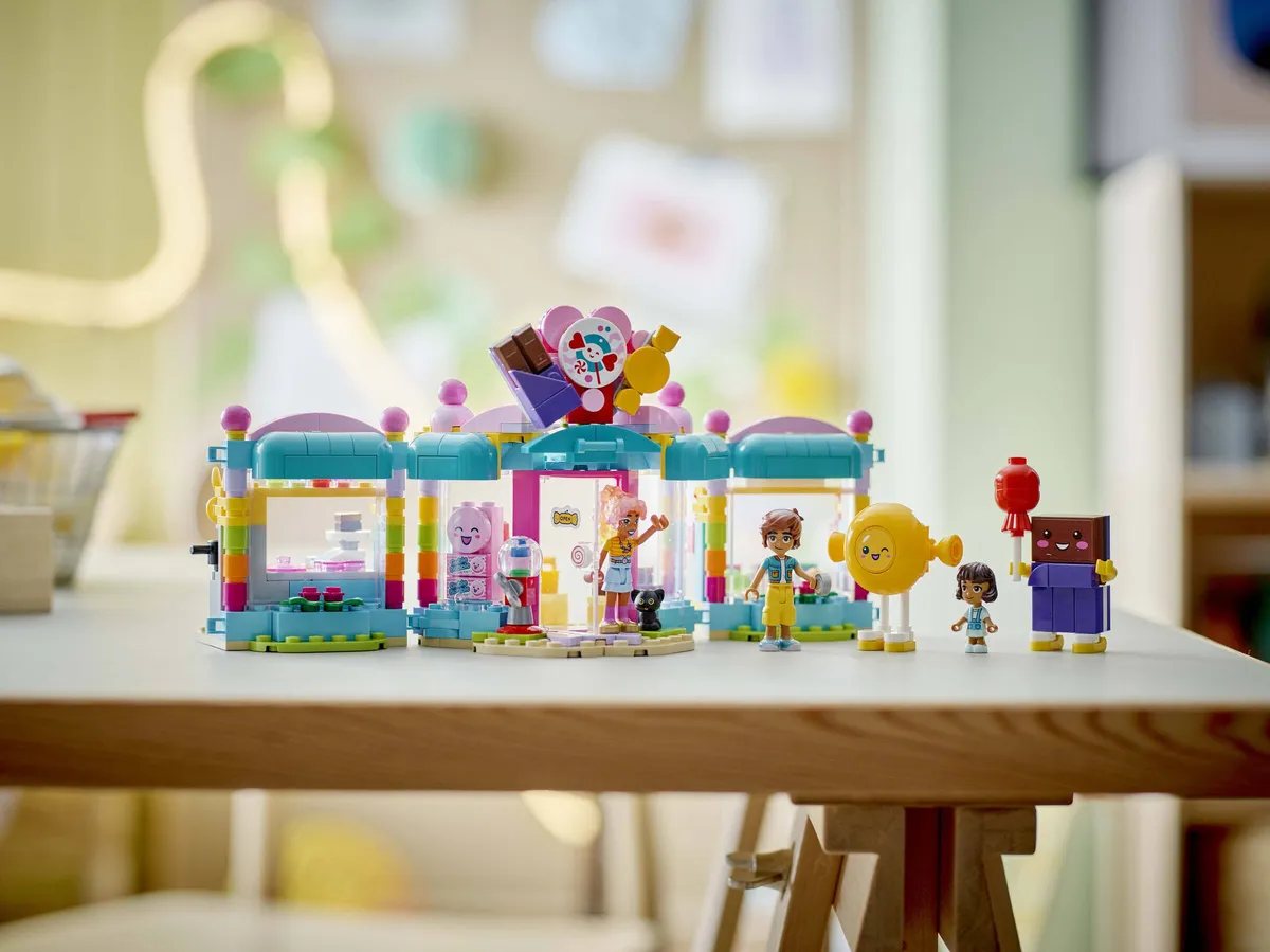 LEGO Heartlake City Sweet Shop (42649) - Bild 8