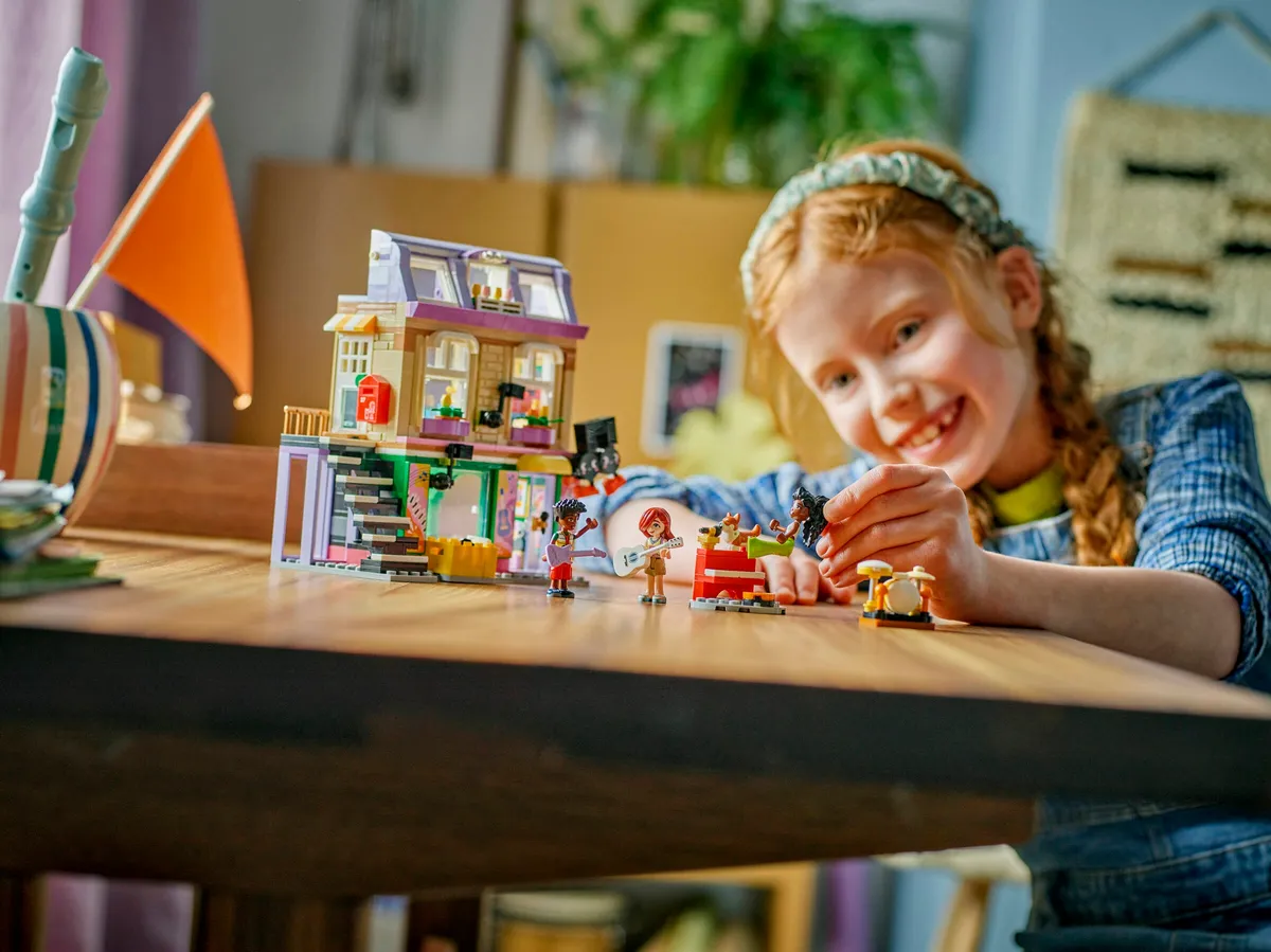 LEGO Music Store & Apartment (42653) - afbeelding 6