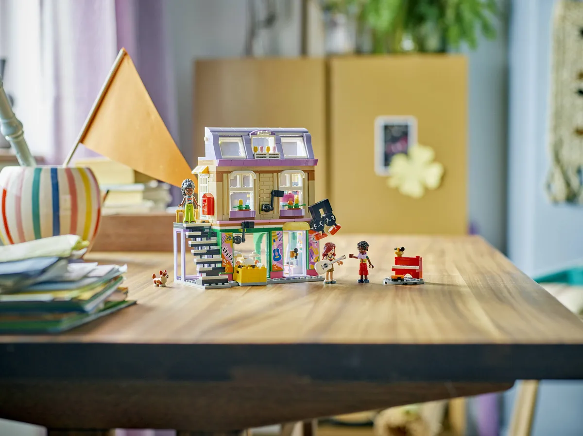 LEGO Music Store & Apartment (42653) - afbeelding 8