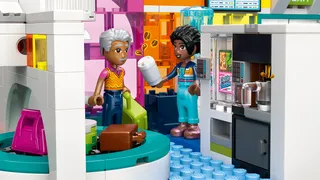 Heartlake City Airport and Airplane de LEGO – photo du produit 4 sur 12