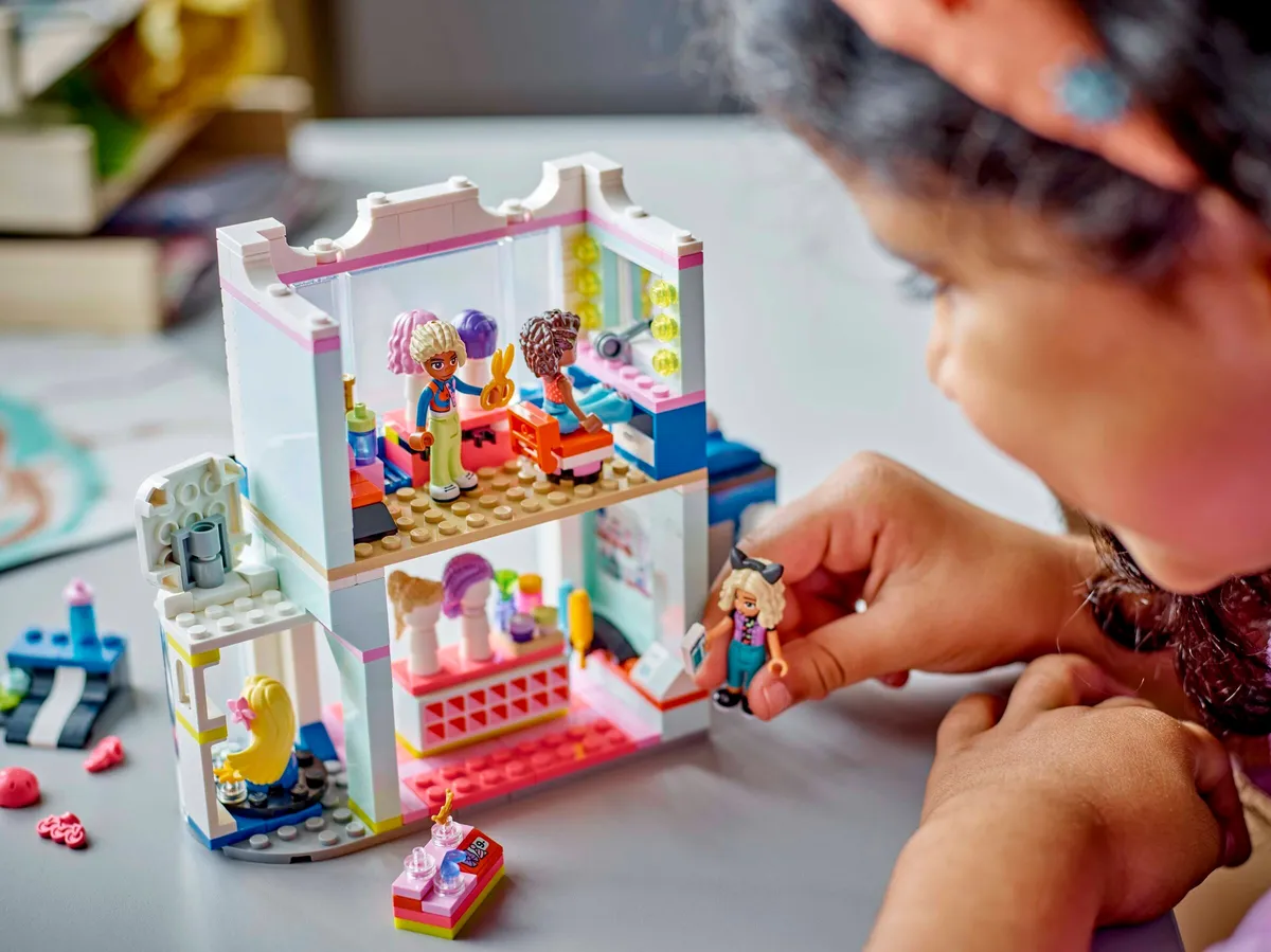 LEGO Hair Salon and Accessories Store (42662) - Bild 9